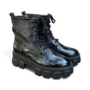 Shane Justin Patent Lace-up Platform Combat Boot in Size EU 39; US 9